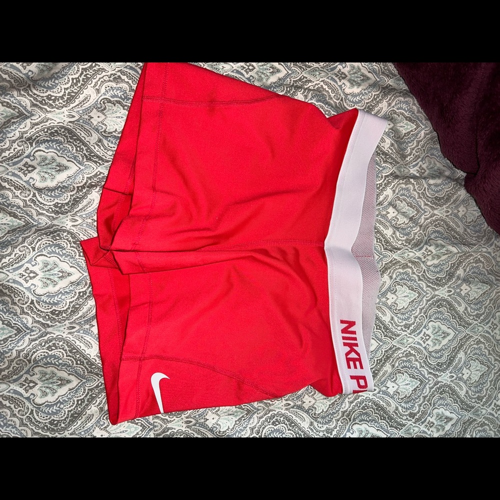 Nike pros size medium
